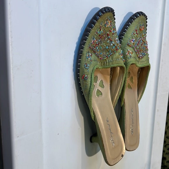 Beaded low heels - Picture 8 of 8